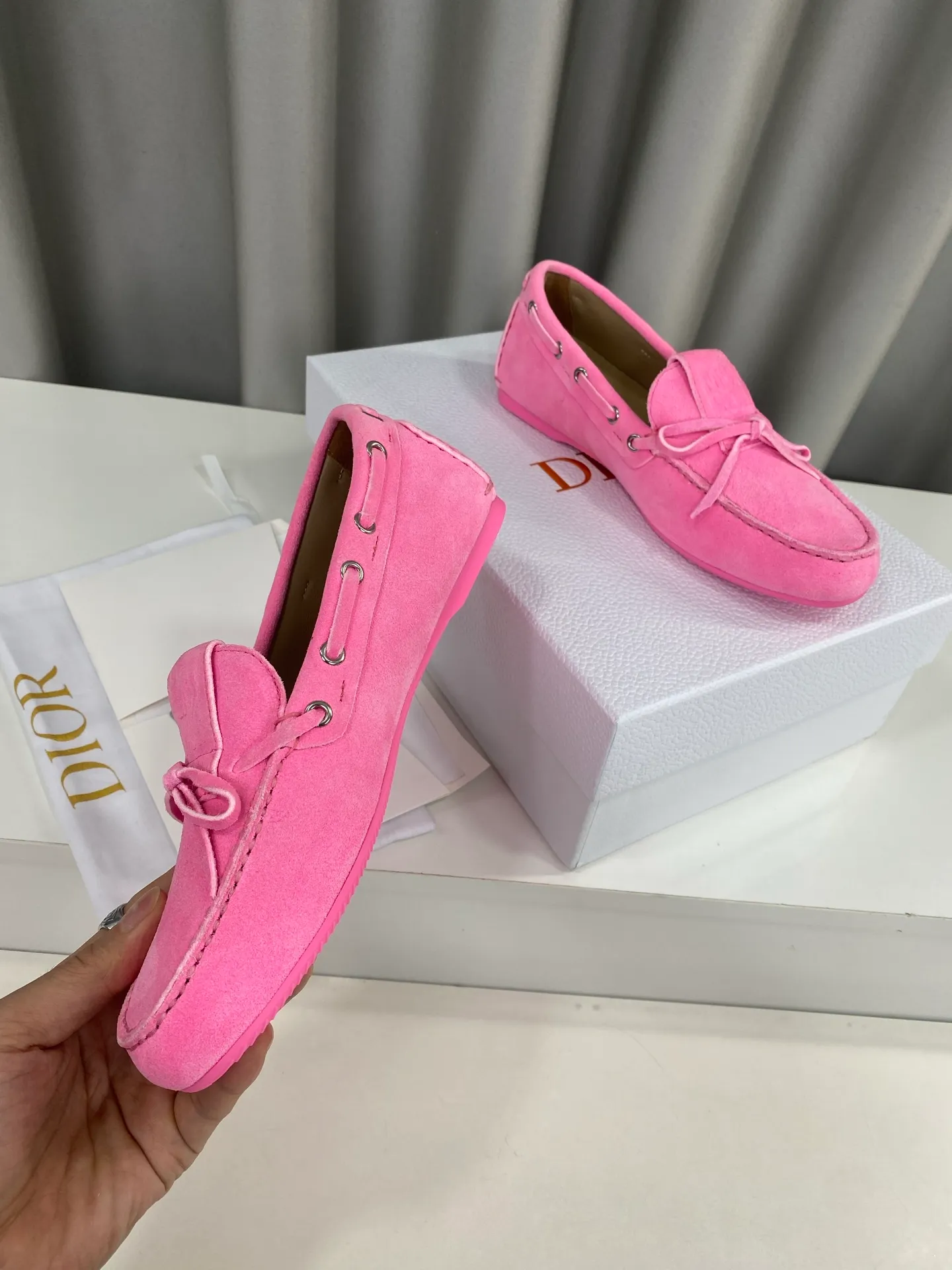 👟👟Ex-factory price 480👟👟 "Exclusive top version" DIOR Dior~25vs spring and summer popular casual flat loafer series... A shoe that does not clash with shirts, simple partition design, a spring must-have, can be worn with any pants or skirt, very comfortable and good-looking on the feet... ❶Fabric: original customized cow suede ❷Inner lining: original customized sheepskin ❸Foot pads: sheepskin ❹Outsole: Original molded wear-resistant rubber ❺Number of codes: 35-39 (40 customizations are not returnable) ❻Packaging: Original full set of packaging ☀Color: 5 colors available simultaneously on the official website